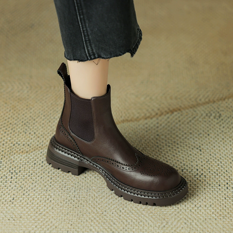 Кожаные ботильоны Bullock 2023 Резные винтажные коричневые рукава в британском стиле с круглым носком Ботинки Челси Женские Ботинки Martin