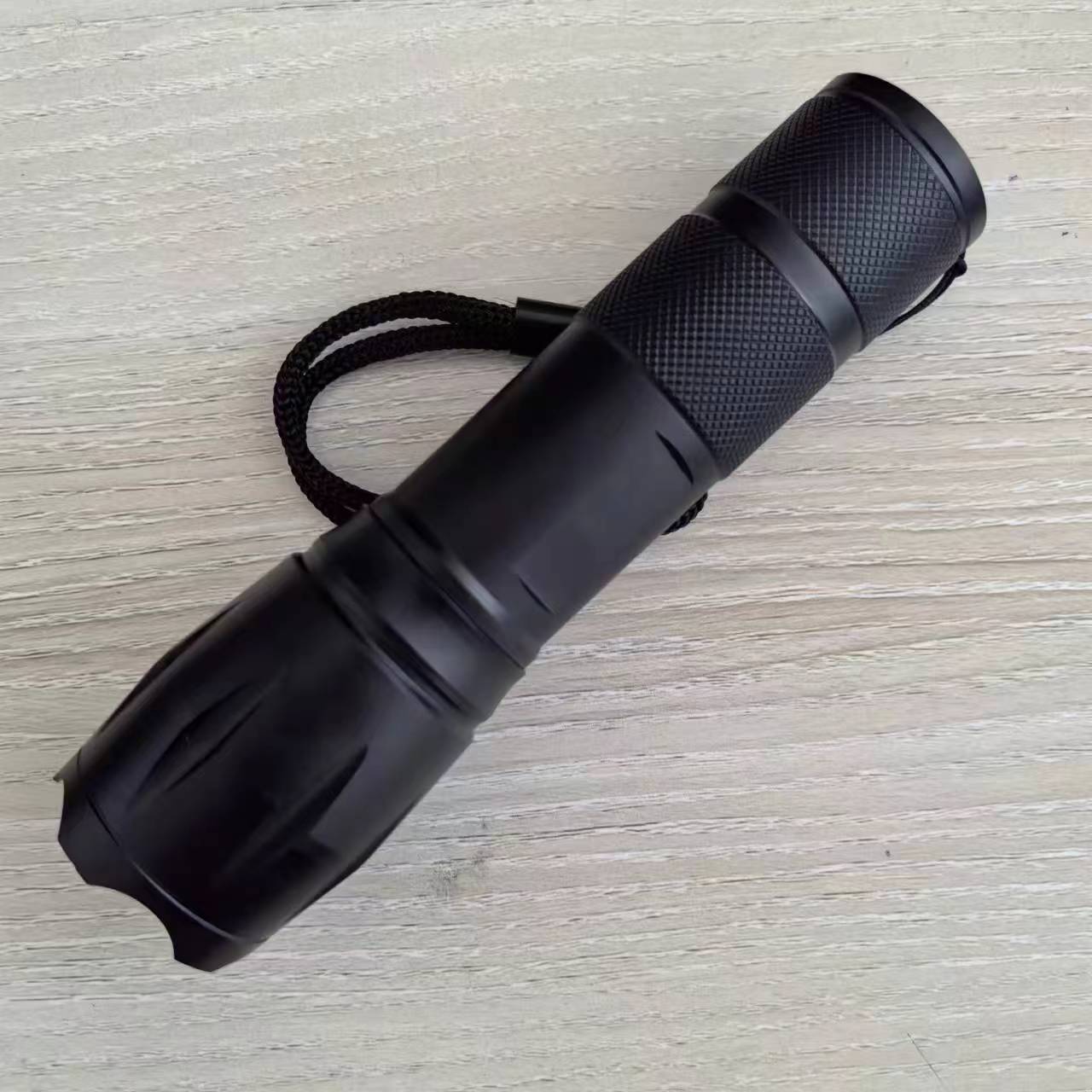 Al por mayor transfronteriza linterna zoom telescópico linterna USB linterna mini zoom