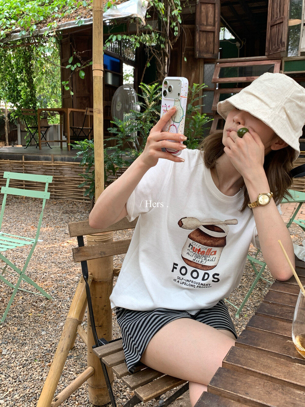 Áo thun nữ cổ tròn in họa tiết sô-cô-la hoạt hình, phong cách Hàn Quốc, form rộng suông — trắng ngà, màu xám, màu mơ chi tiết 5
