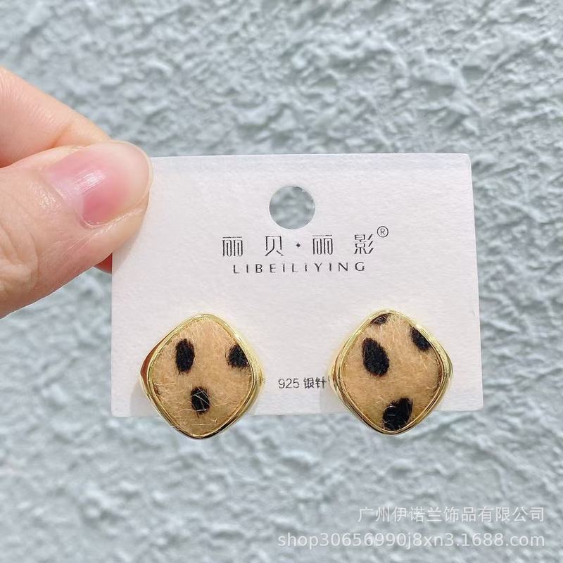 丽银/丽贝丽影早秋新款豹纹马毛系列棕色耳环几何造型925银针耳饰|undefined