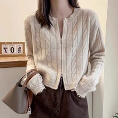 ソリッドカラーツイストジッパーニットカーディガンセータージャケット秋着用ニッチデザインアウタートップ女性の新しいスタイル