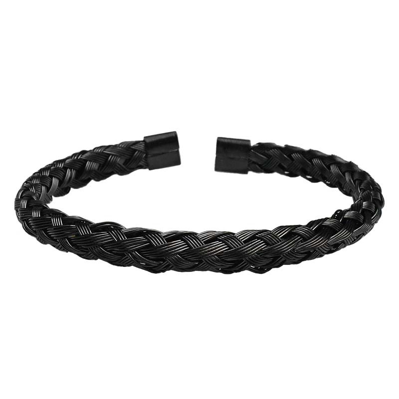 Bracelet with pigtail