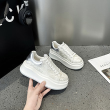 厚底小白鞋女真皮2024春秋新款百搭透气增高松糕爆款运动鞋小个子