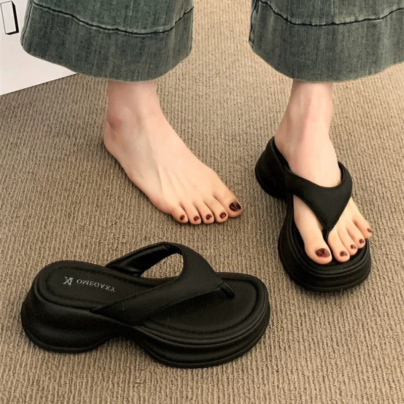 厚底黑色人字拖女夏外穿时尚2026新款海边增高夹脚趾凉拖
