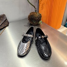 �W��վGŮЬ26���r��͸��_����Ϟ����ţƤ�A�^һ�֎��������Ь