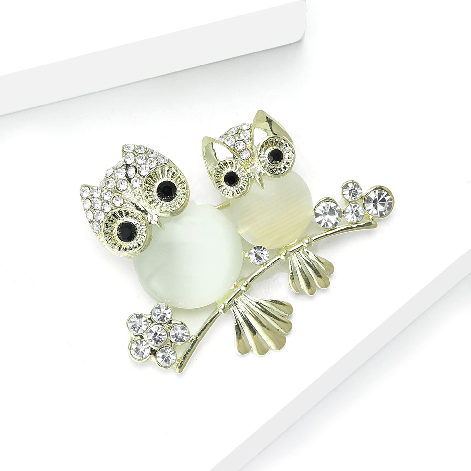 Sophisticated cute agile brooch