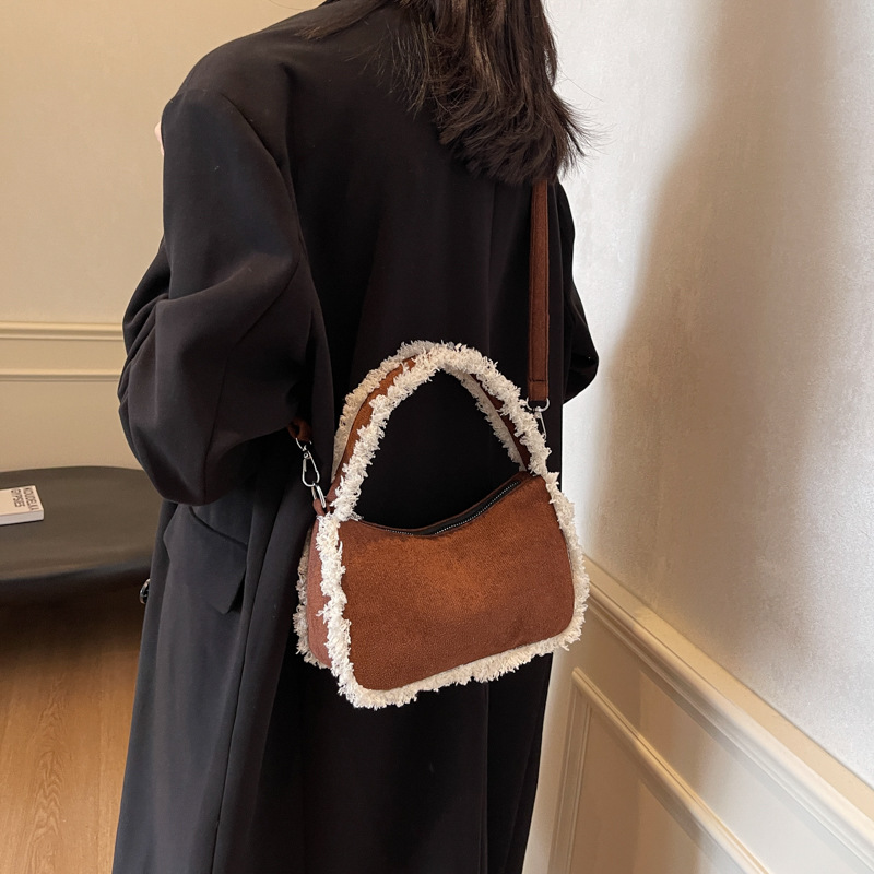 2024 otoño y invierno nueva moda de lana de cordero de alta capacidad bolso de hombro de moda empalme bolso de brazo bolso de lana bolso de mujer