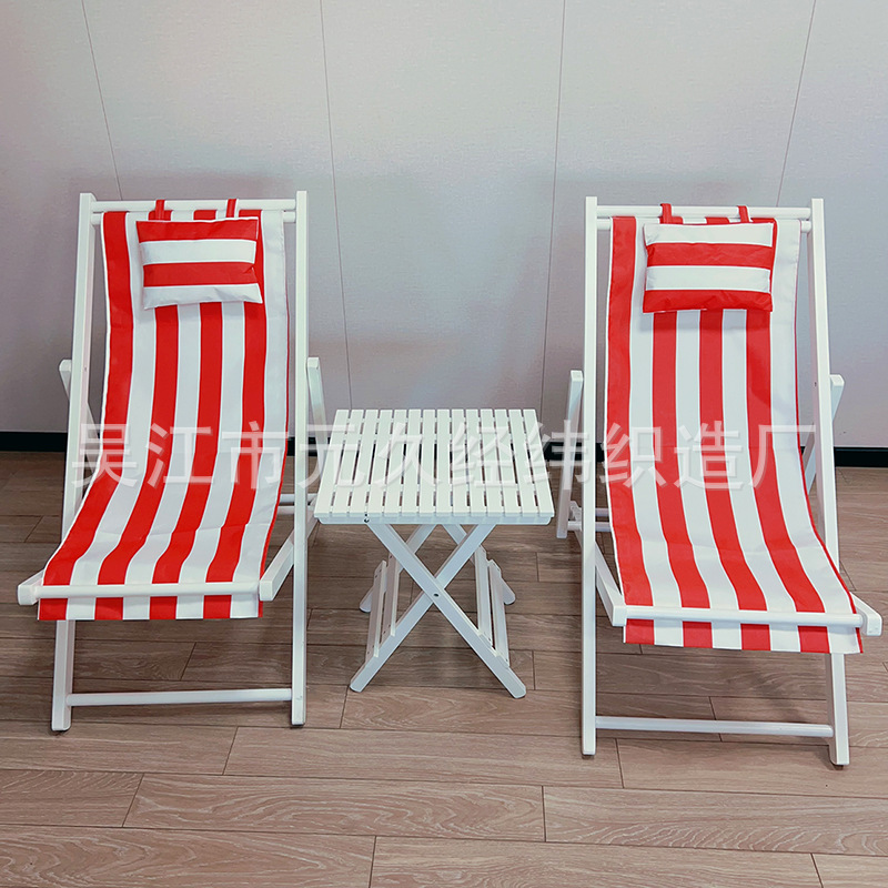빨간색과 흰색 줄무늬 의자 2개 + 테이블 1개