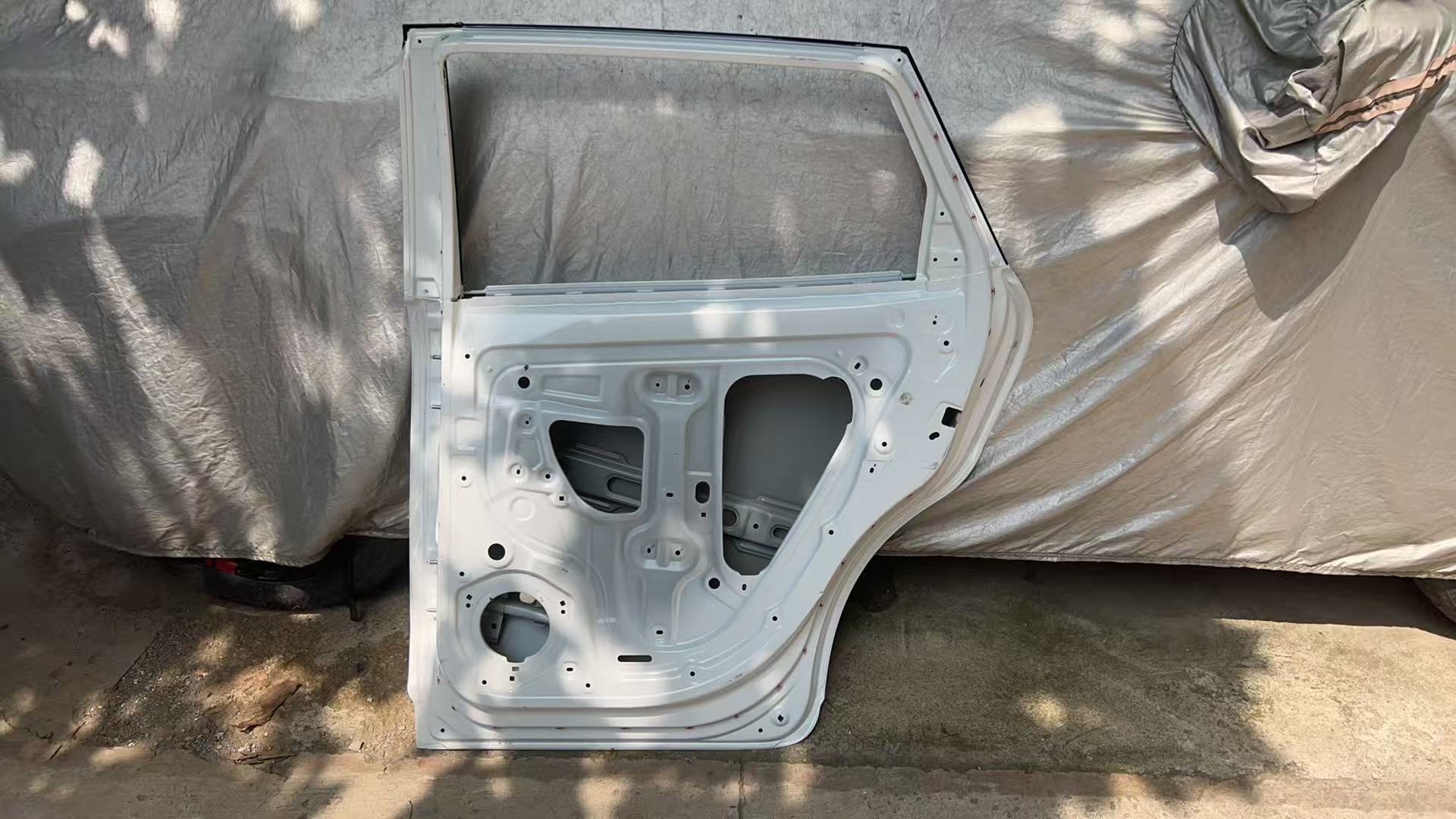 Suitable for the right rear door of the Arcfox T1. In stock for quick delivery, shipped by the manufacturer