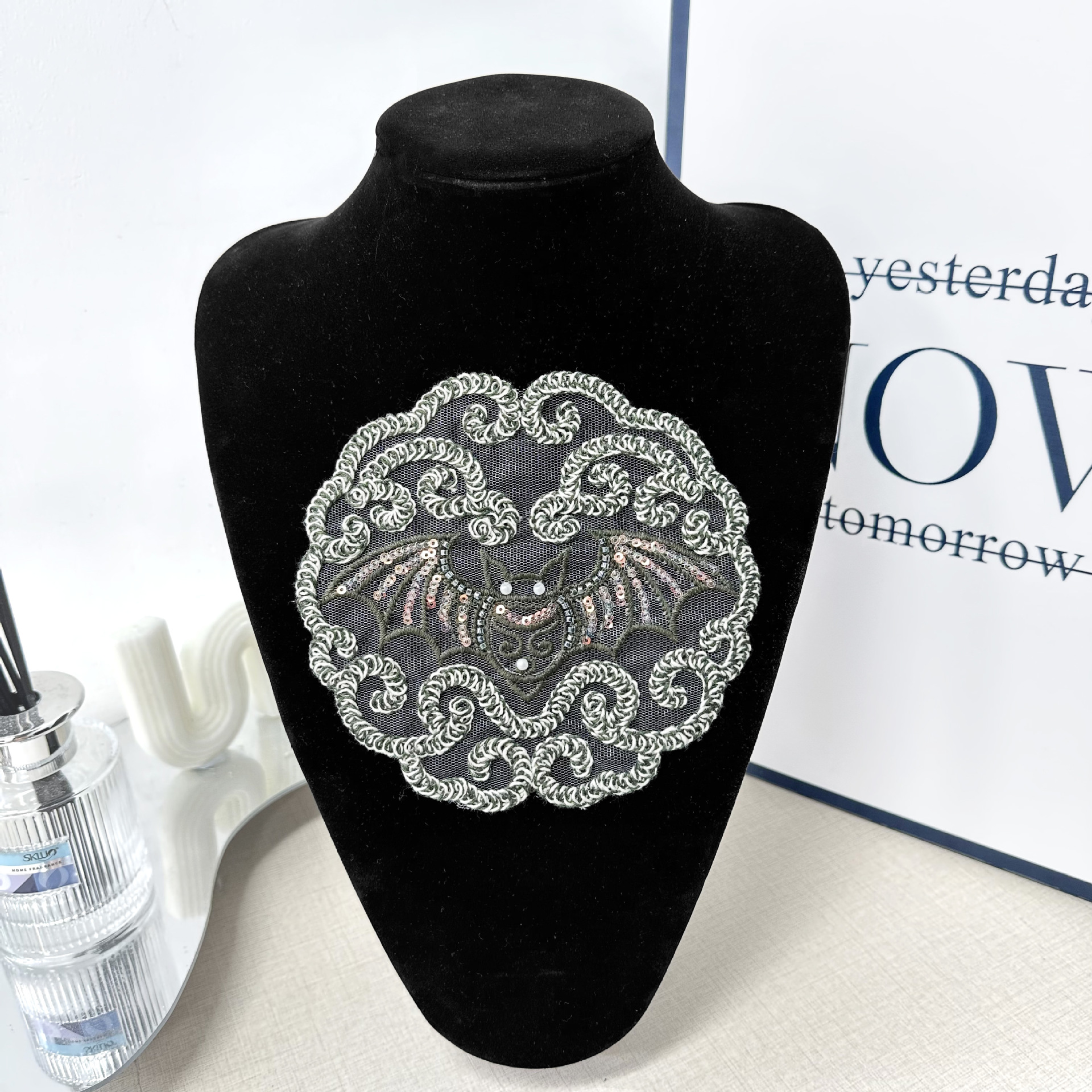 gótico murciélago luna bordado encaje parche DIY decoración de ropa bordado a mano accesorios de encaje al por mayor