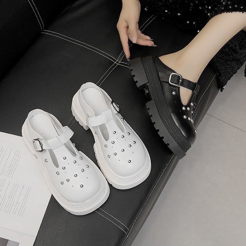 2026 zapatillas de verano para mujeres nuevas zapatillas de altura gruesa con suela suave zapatillas de playa de moda para mujeres zapatos agujeros