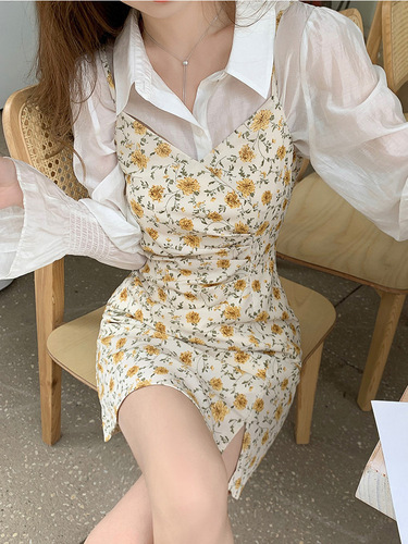 Small slit V-neck yellow floral French suspender dress gentle style sweet stem orange first love short skirt women summer