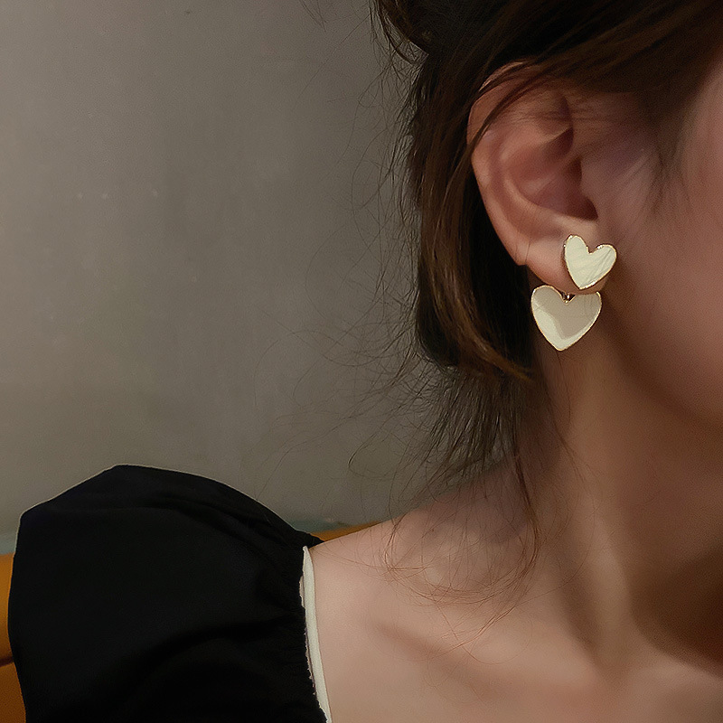 Simple Cute Fashion Heart Earrings display picture 7