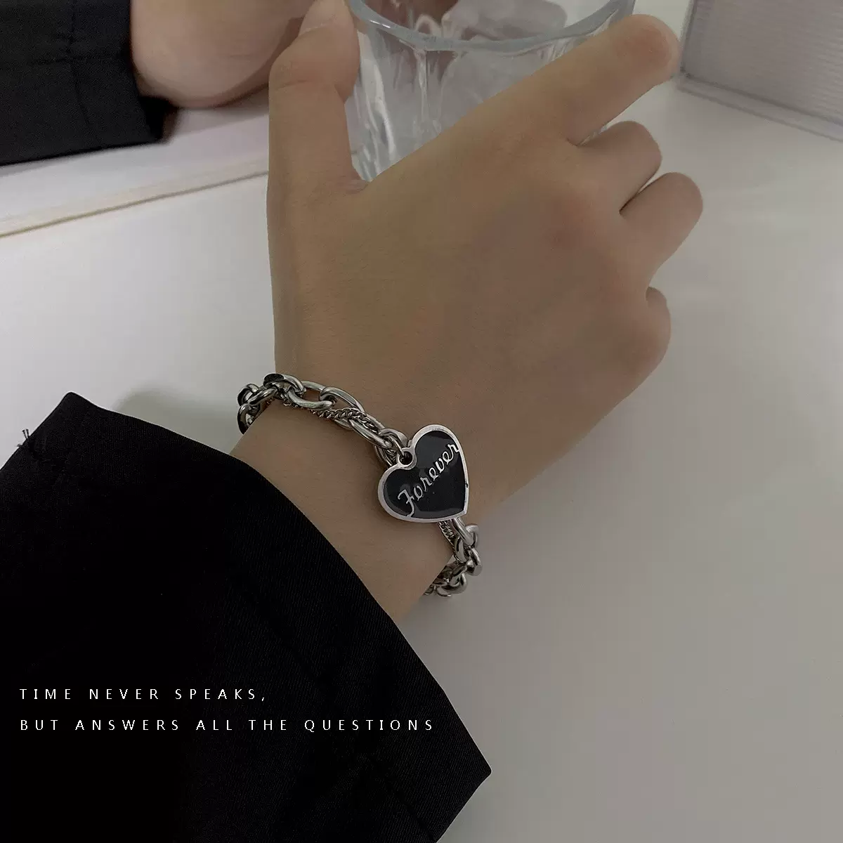 黑色爱心手链女ins冷淡风复古欧美风嘻哈街头字母百搭桃心配饰潮