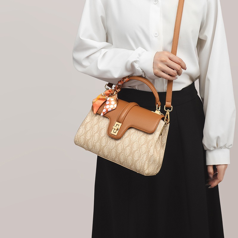 Túi đeo chéo nữ dây xích thời trang dáng dọc — màu mơ