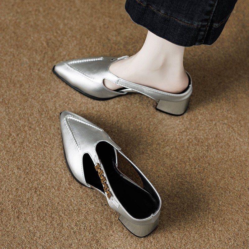 The soft leather version of the French-style mules is extremely attractive, perfect for women to wear outside in the summer 2026. They are high-heeled but don't tire the feet, and are absolutely beautiful The soft leather version of the French-style mules is extremely attractive, perfect for women to wear outside in the summer 2026. They are high-heeled but don't tire the feet, and are absolutely beautiful