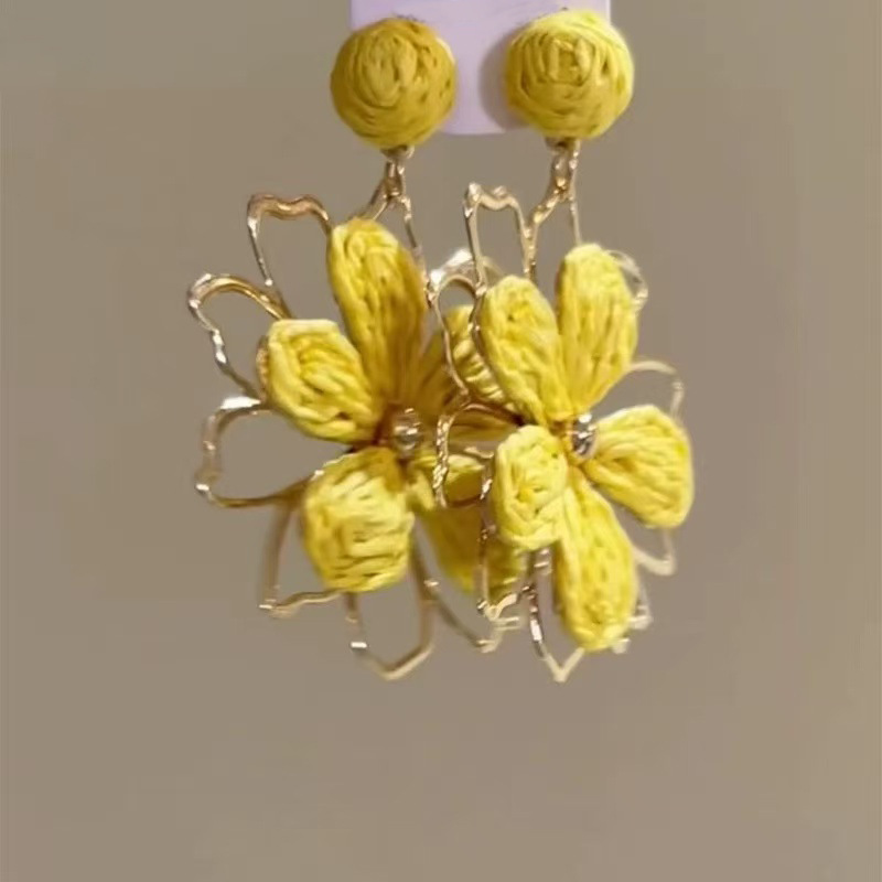 Pendientes de flores de color dopamina Pendientes dulces y frescos de primavera y verano Pendientes pequeños y elegantes de alta gama para mujer