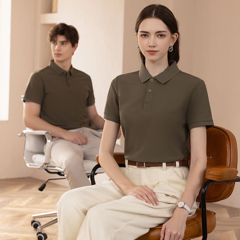 Nuevo producto de verano 2026: Camiseta POLO de manga corta con cuello doble piqué y cuello vuelto de color liso, estilo forestal con jacquard de piña, presentada en transmisión en vivo.