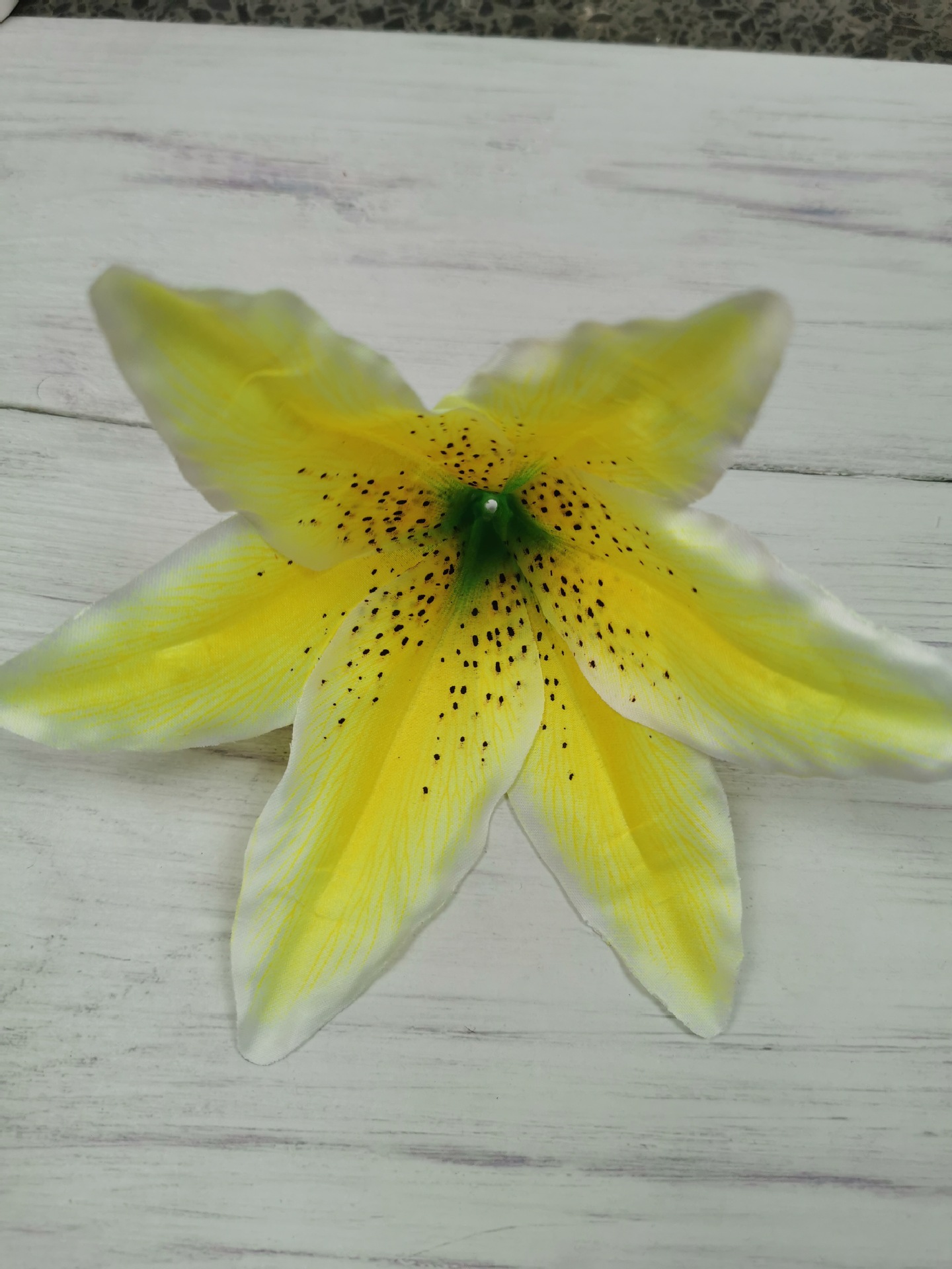 Fábrica de suministro directo de 18 cm de lirio con núcleo de imitación flor de seda flor de decoración flor de arco de boda