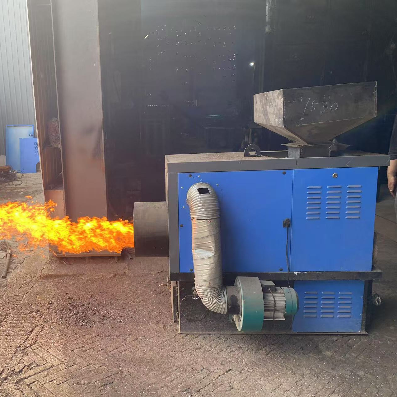 环保型高效率燃烧炉  自动除渣蒸汽炉燃烧机  链排生物质燃烧机