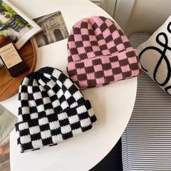 女性用の新しい秋と冬のチェック柄ウール帽子、多用途、大きな頭囲、小さなヨーロッパとアメリカのファッショナブルな防寒帽子、暖かいニット帽
