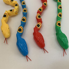 Cross-border plastic snake toy, nostalgic childhood small snake, twisty snake, articulated snake, night market stall, scenic spot trick gift