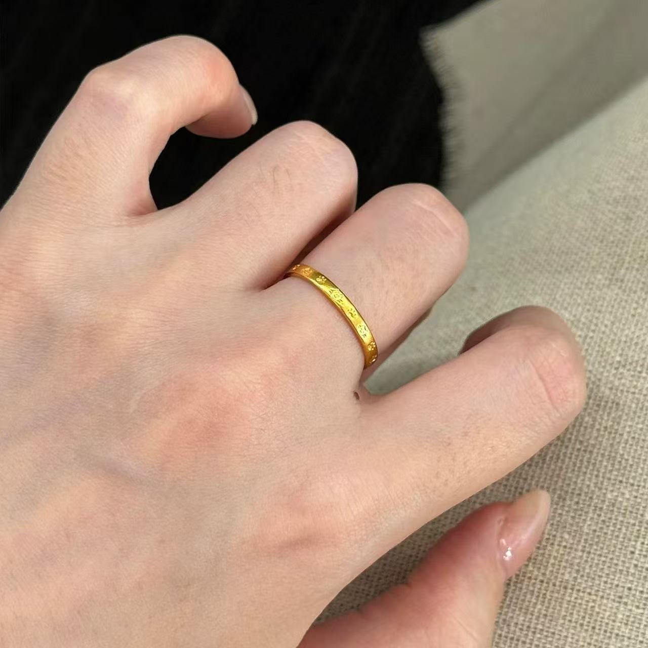Sophisticated small design brand elegant ring