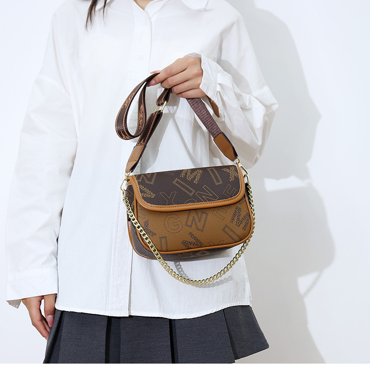 2023 Autumn New Live Broadcast Good Style Chain Saddle Bag Retro Presbyopia High-Quality Single Shoulder Diagonal Letter Women's Bag_voghion.com