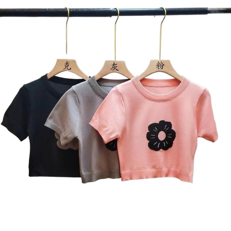 Knitted summer design short sleeve T-shirt with a round collar
