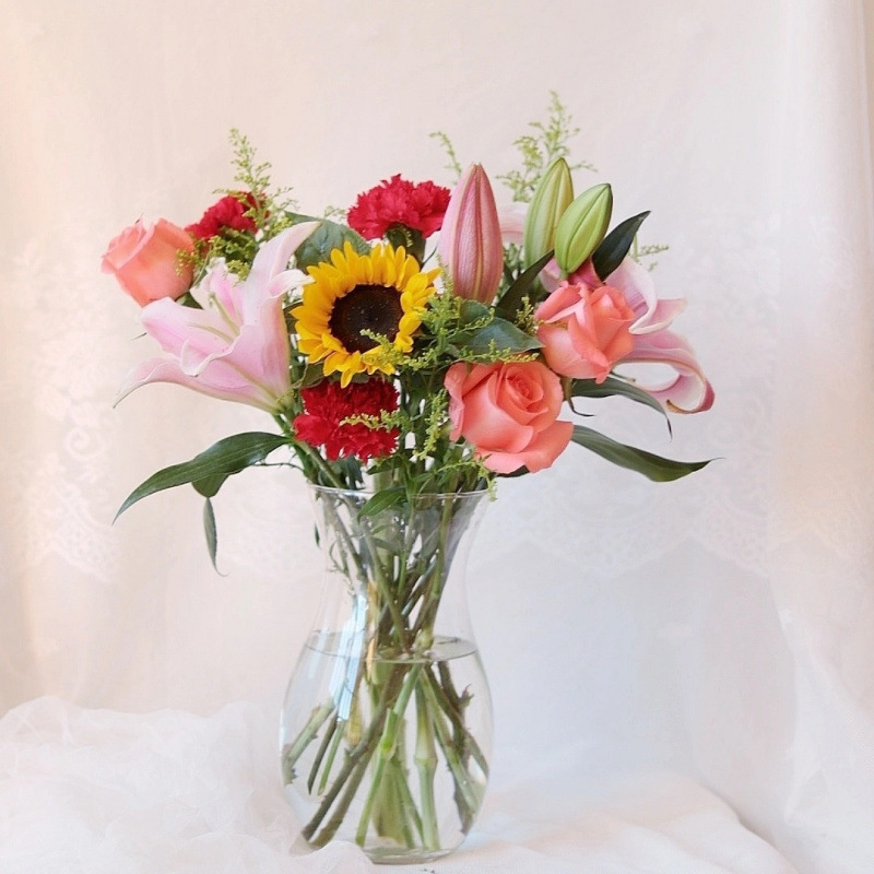 장미 + 백합 + 카네이션 + 해바라기 + 풀