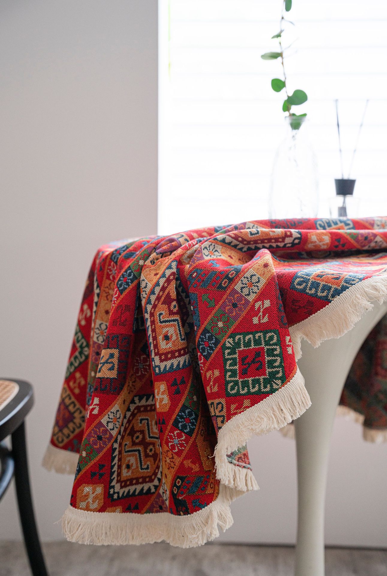 红色徽章+ 白须圆形