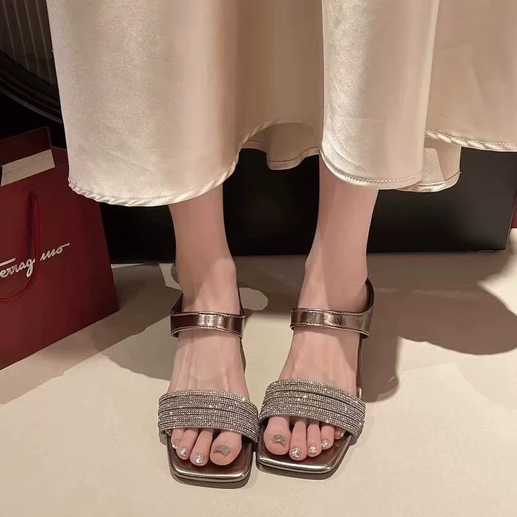 Высокие ощущения от страз с толстыми тапочками на каблуках женщины 2025 года