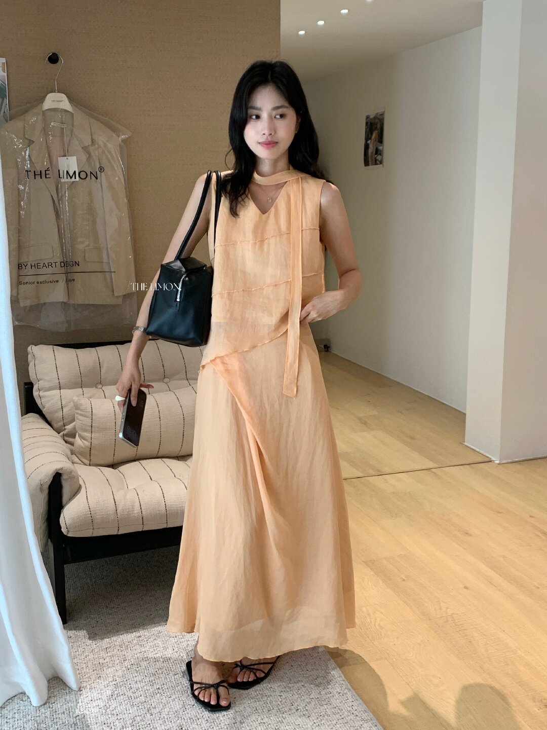 Bộ áo hai dây kết hợp chân váy midi nữ tính chất tơ tằm phong cách Hàn Quốc — màu cam, màu mơ chi tiết 34