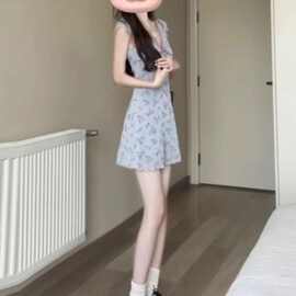 法式纯欲风撞色蝴蝶结V领碎花连衣裙女夏季甜辣妹性感收腰A字短裙