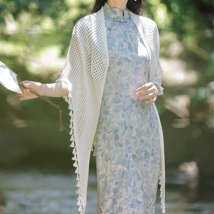 Summer New Style Cheongsam Shawl Thin Gentle Style Triangle Hollow Mesh Shawl Air-Conditioned Outer Cape