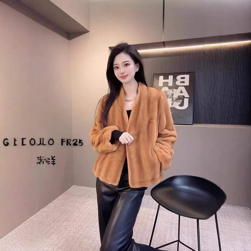 2025 Winter New Style Eco-Friendly Mink Fur Integrated Coat for Women, High-End Loose Short Fur Coat