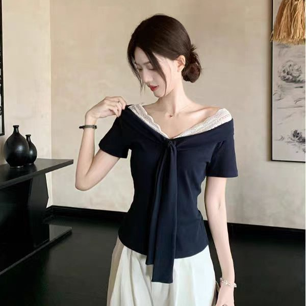 V-Neck Lace Splicing Strap Short-Sleeved T-Shirt for Women Summer 2025 New Niche Right Shoulder Contrasting Color Slimming Look Top