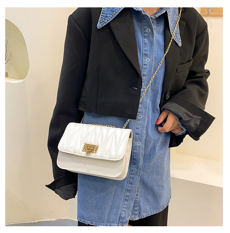 2021 Neue Crossbody-umhängetasche Mit Nähten In Fortschrittlicher Schlosskettentasche display picture 13