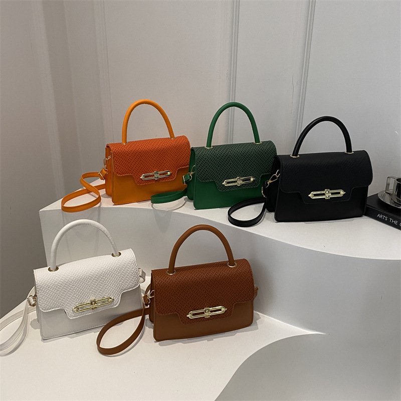 Bolso pequeño portátil casual retro femenino 2025 nuevo bolso cuadrado pequeño de moda coreana textura hebilla bolsa de mensajero de nicho