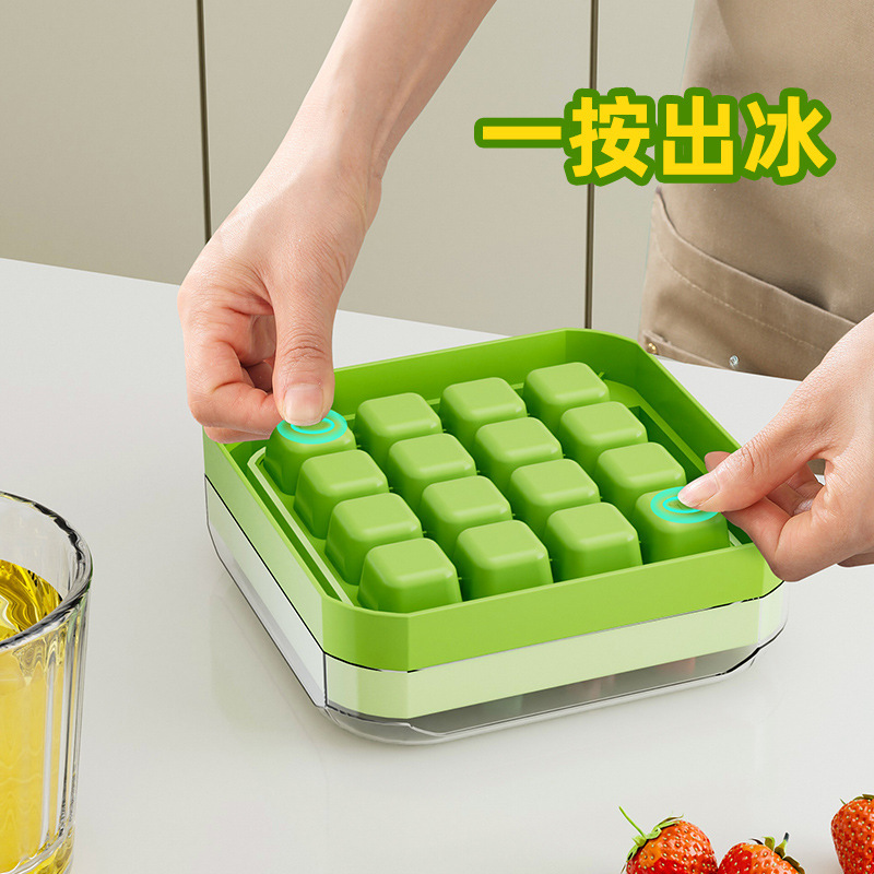 氷の鋳型の氷の格は押して氷の箱の家庭の冷蔵庫を作ります。|undefined