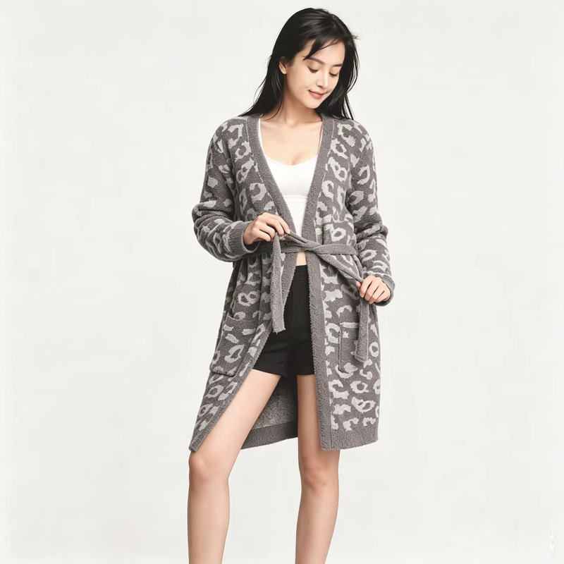 Manufacturer's cross-border home wear bathrobe pajama robe for women, knitted jacquard leopard print cardigan, chenille, autumn and winter Manufacturer's cross-border home wear bathrobe pajama robe for women, knitted jacquard leopard print cardigan, chenille, autumn and winter