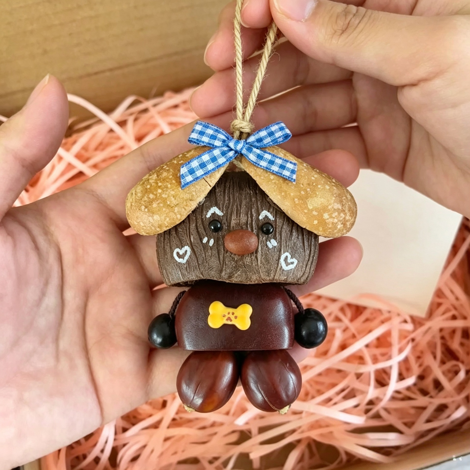 Natural bellflower fruit shell cartoon pendant finished wind chime, popular in scenic areas, fun and cute fruit shell cartoon pendant, best-selling item