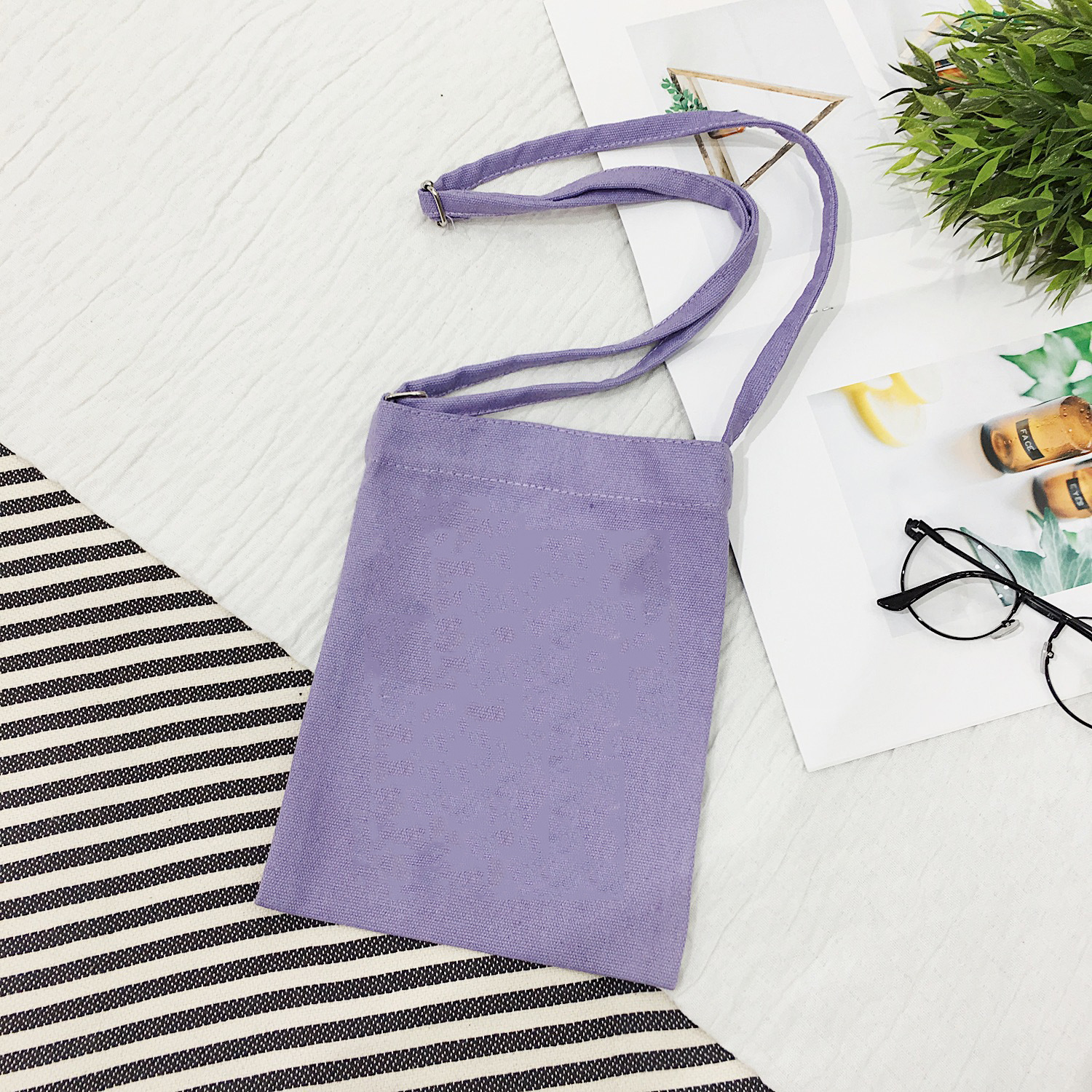 보라색 빈 작은 크로스 바디