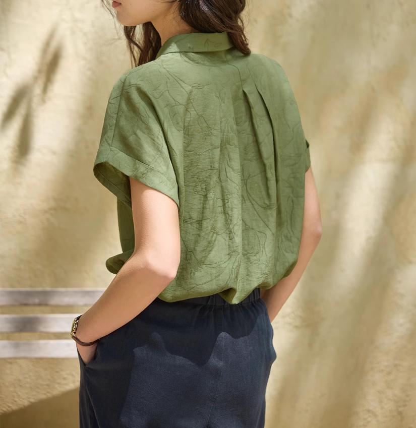 Áo sơ mi nữ linen họa tiết jacquard cổ ve không đối xứng tay ngắn — Mây trắng, Xanh lông mòng tre chi tiết 5