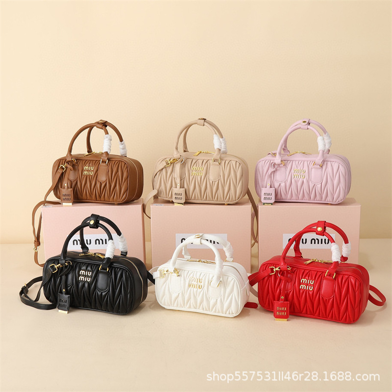 Fashionable universal shoulder bag