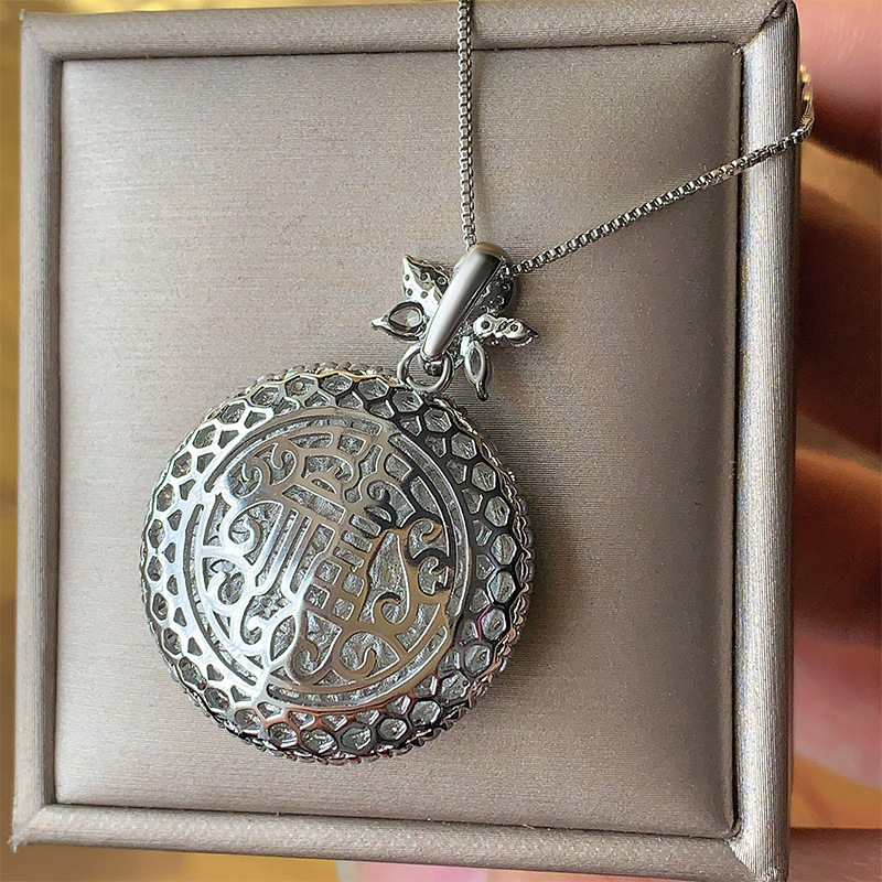 2024 Nueva joyería Zhuang Shengsheng Hebilla de seguridad Colgante hueco Collar de calcedonia Regalo de cumpleaños Piedra principal 25*25