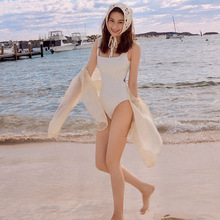 韩国风气质纯白可爱少性感露背简约小胸连体保守挂脖双肩游泳衣女