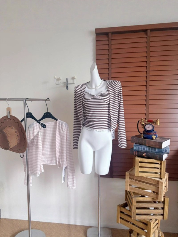 辣妹套装粉色条纹短款开衫外套女早秋蕾丝吊带背心上衣两件套|undefined