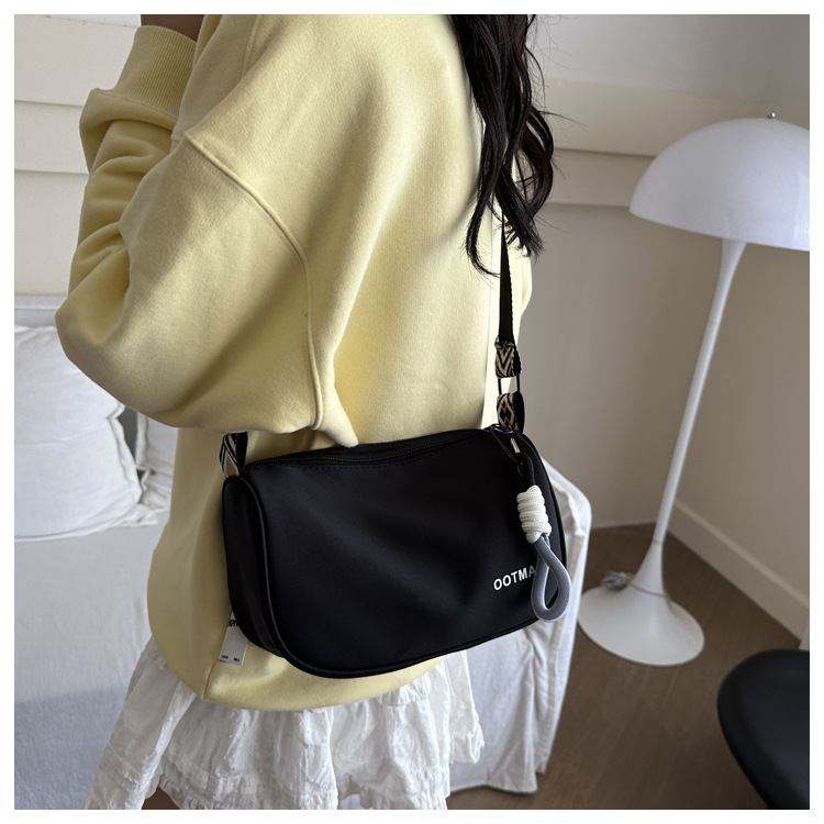 Canvas bag for women 2024 new autumn and winter versatile dumpling bag, casual and sporty wide-shoulder crossbody bag for women undefined