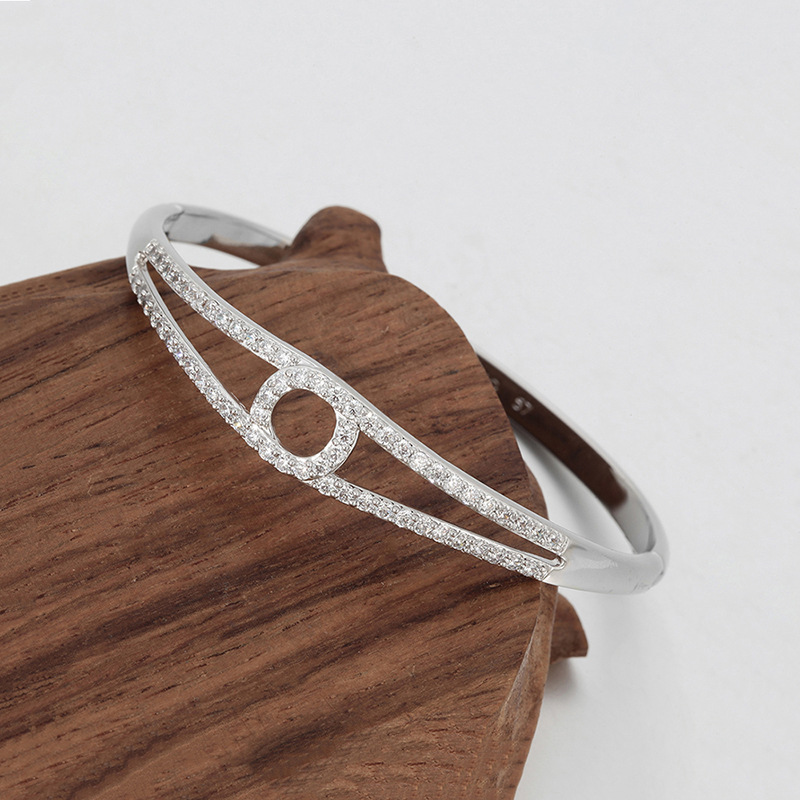 Xuping Europa y los Estados Unidos comercio exterior transfronterizo temperamento de moda personalidad simple pulsera de aleación de cobre elegante joyería de lujo ligera al por mayor mujeres